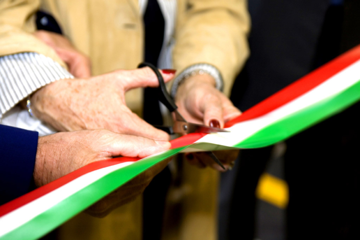 inaugurazione centro in bene confiscato taglio-nastro 1000×680